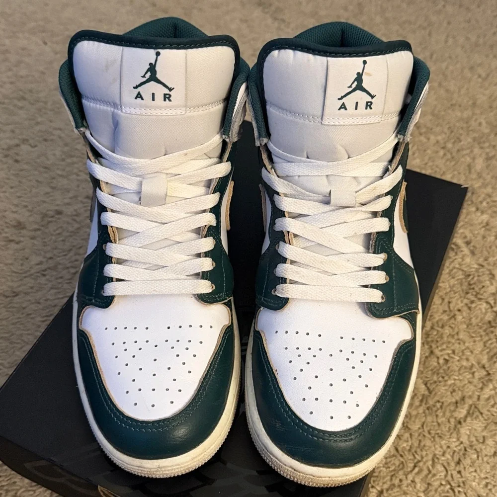 Nike Air Jordan 1 Mid SE Sneaker White Green Grey men's size 9